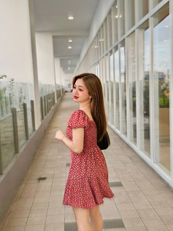 The Suri Mini dress - red wine floral