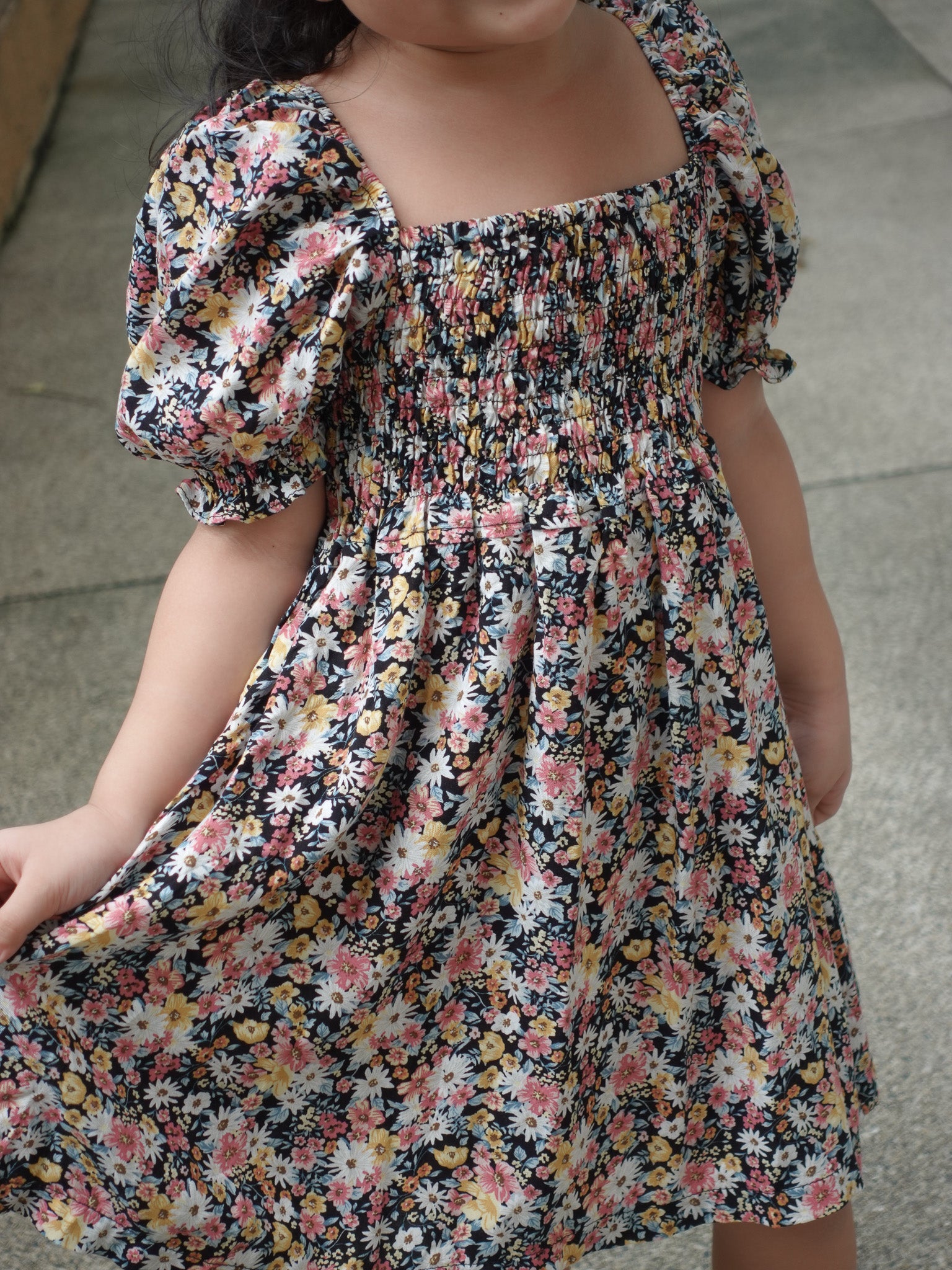Victoria kids - Black floral