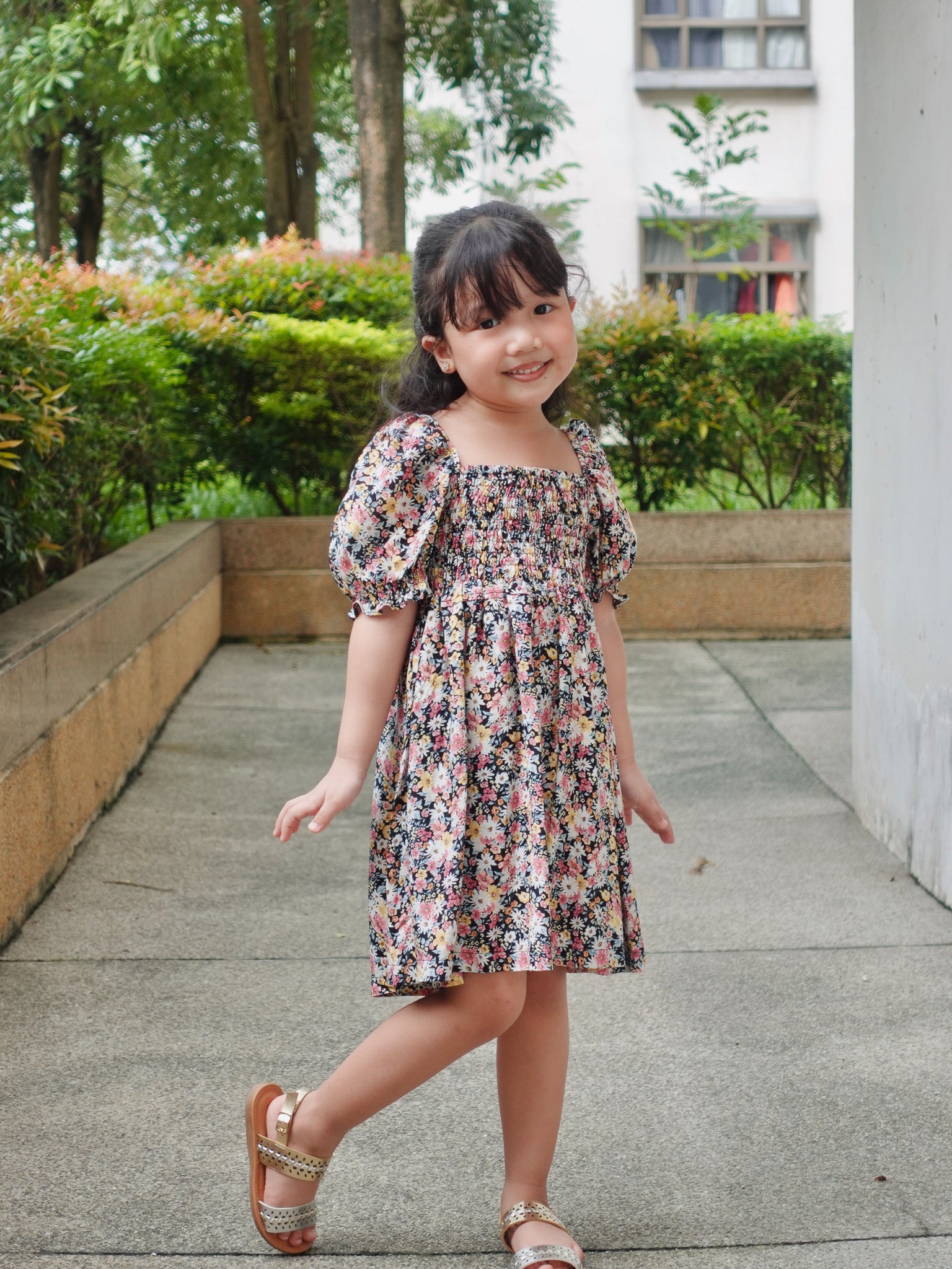 Victoria kids - Black floral