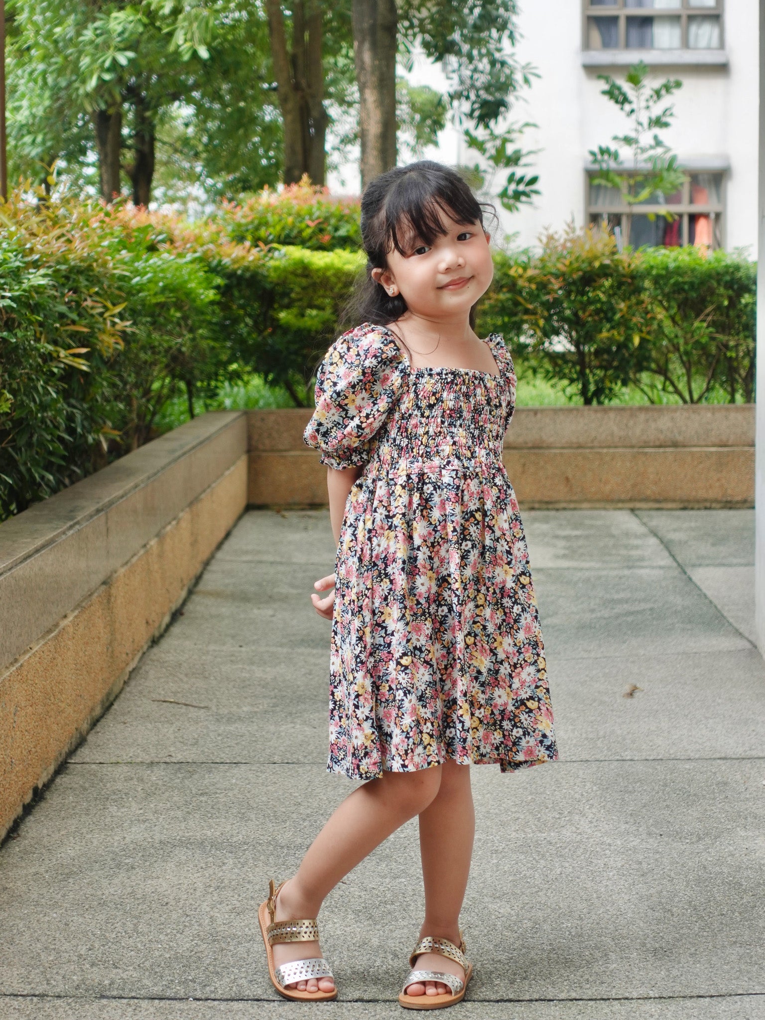 Victoria kids - Black floral