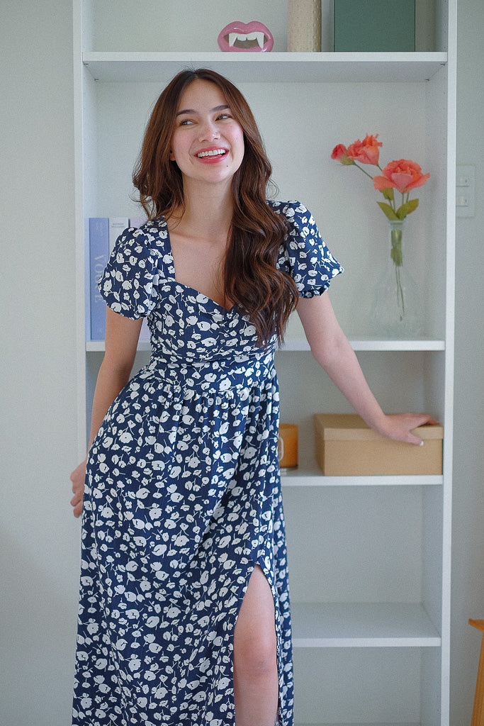 Kira midi dress - Navy snowdrop floral