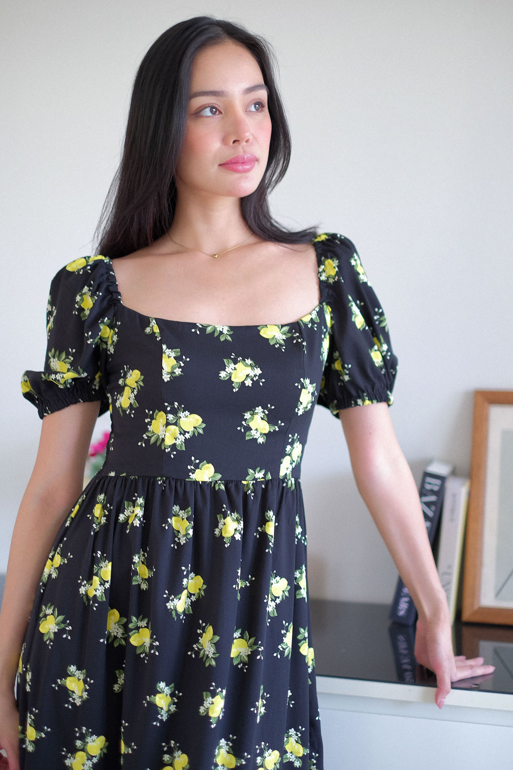 The Roxanne Midi dress - lemon in black