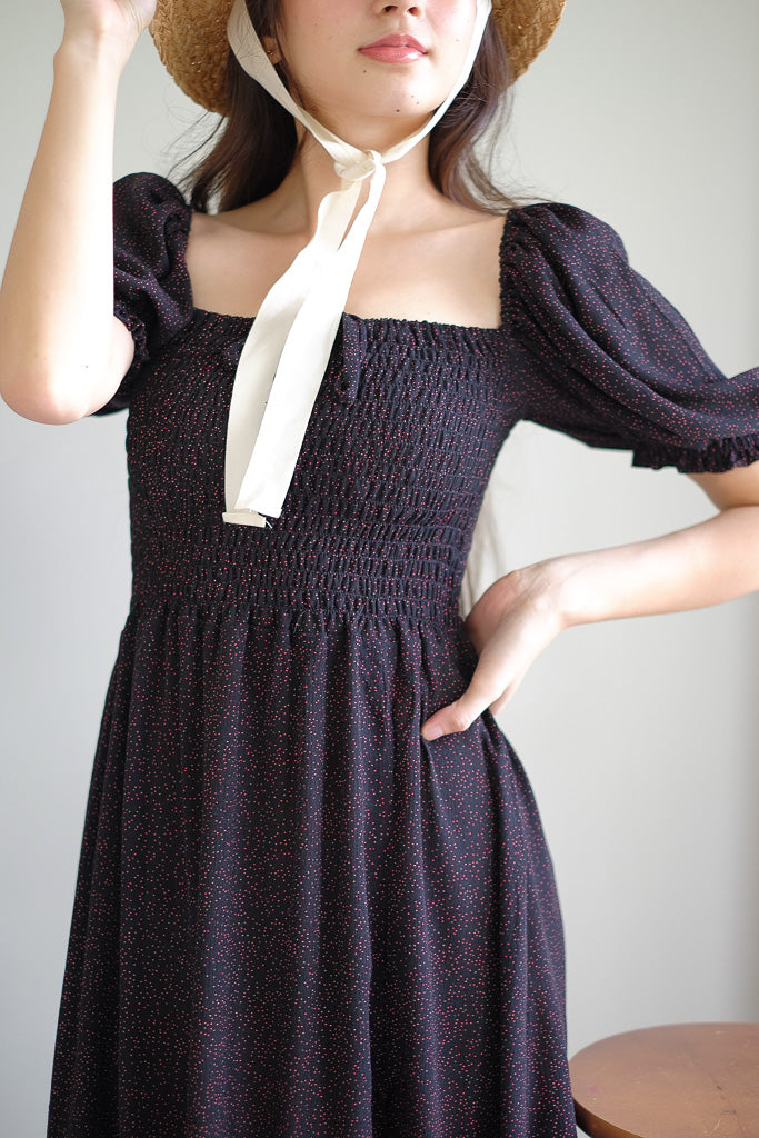 Kaeli Midi dress - black red dotted