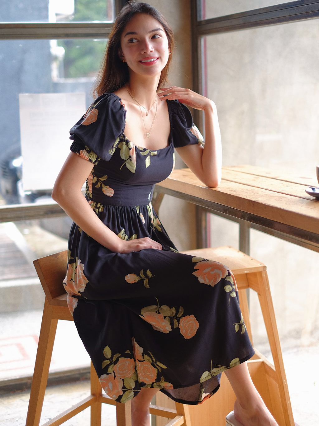 The Roxanne Midi dress - Black floral