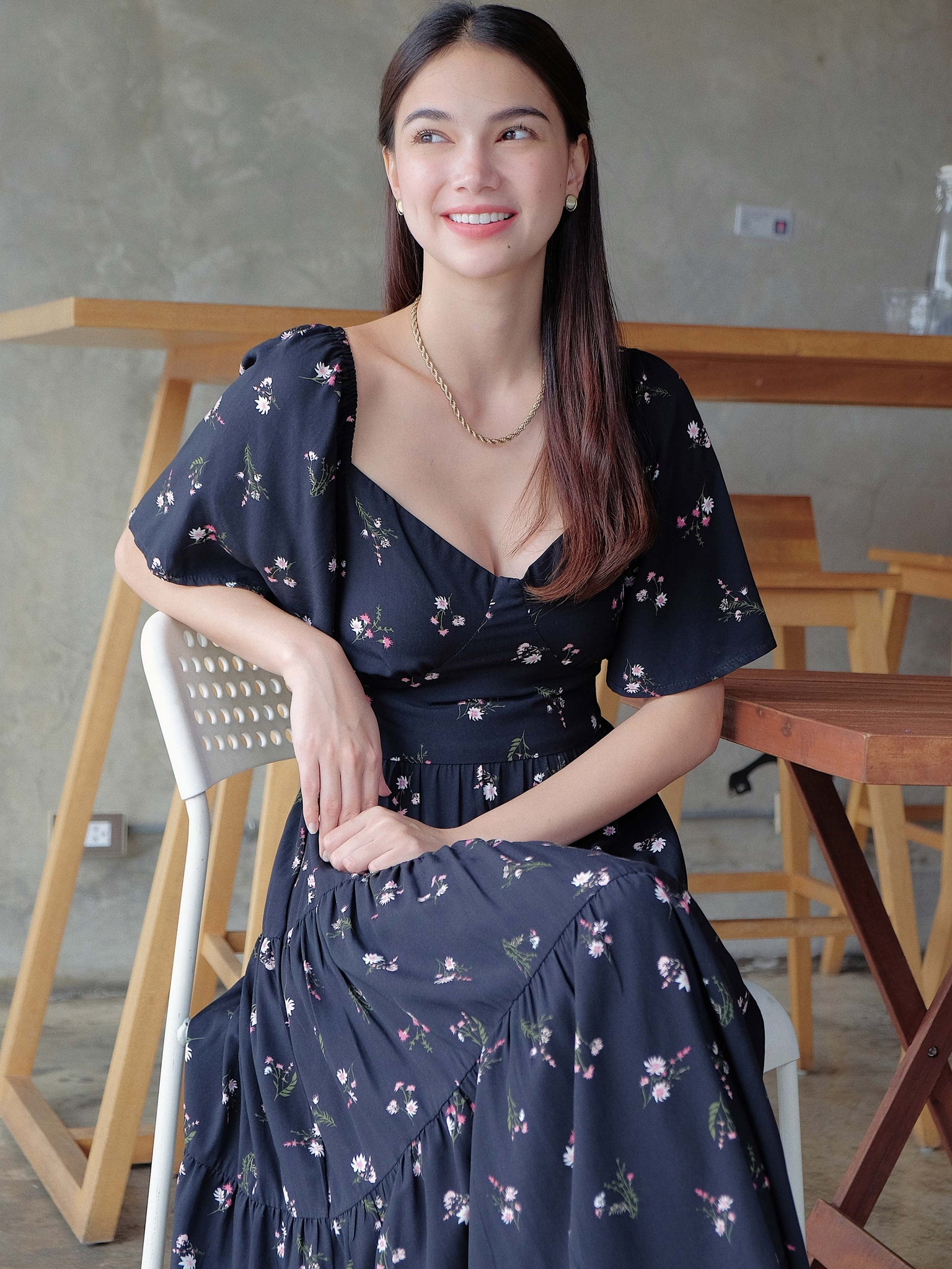 Barbara Midi dress - black floral