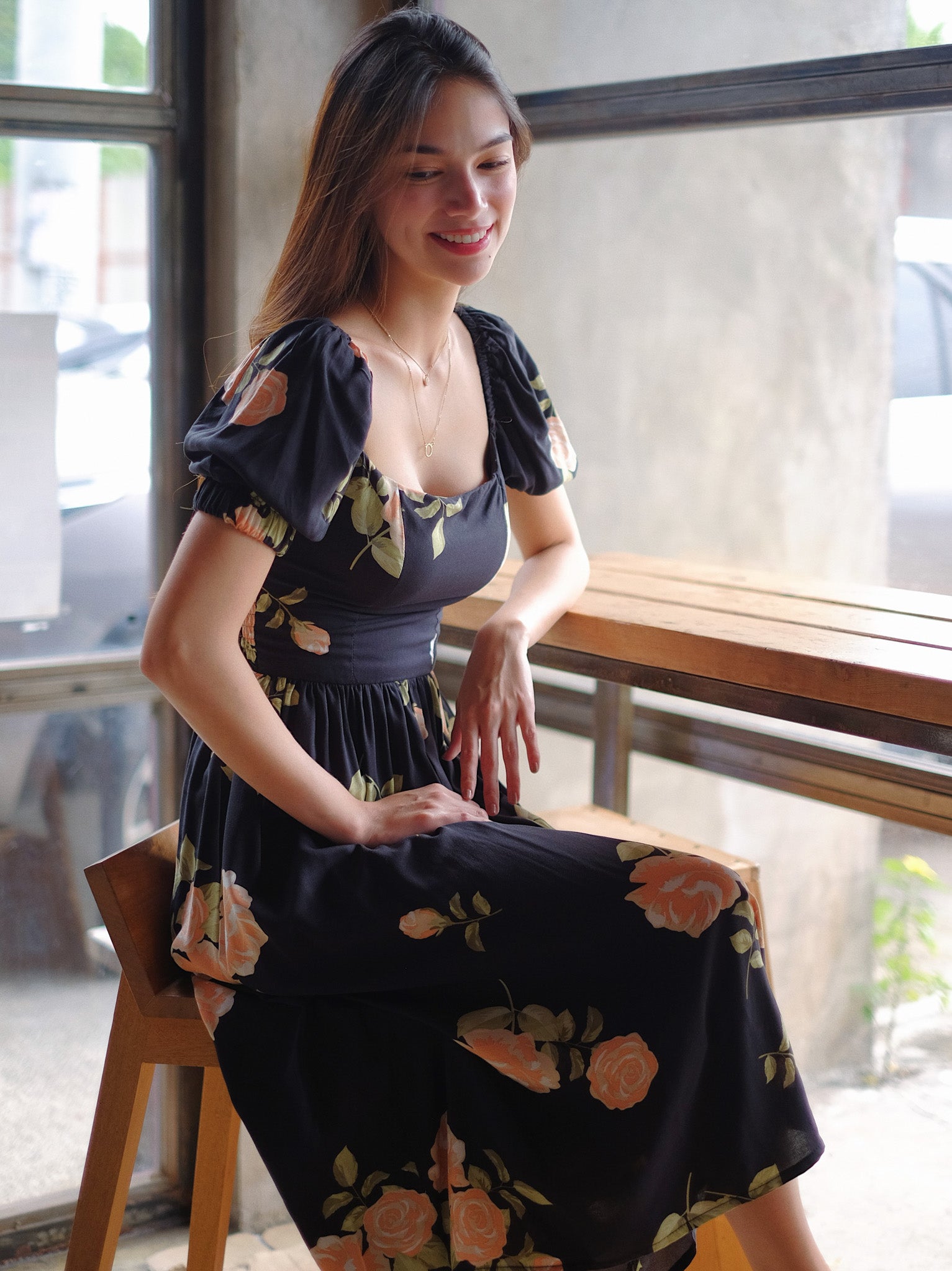 The Roxanne Midi dress - Black floral